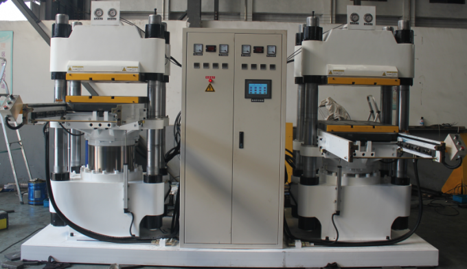 Le plat chaud 1000X1000 300吨硫化机2RT en caoutchouc meout en ' s' vant