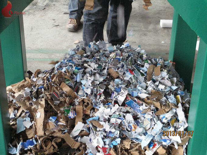 这是一台塑料自动倒塑料的机器