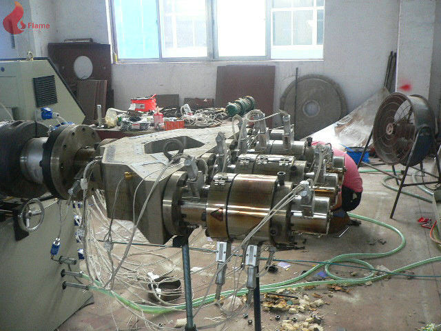250kg / h四腔塑料管材挤出机，适用于电工螺纹管材