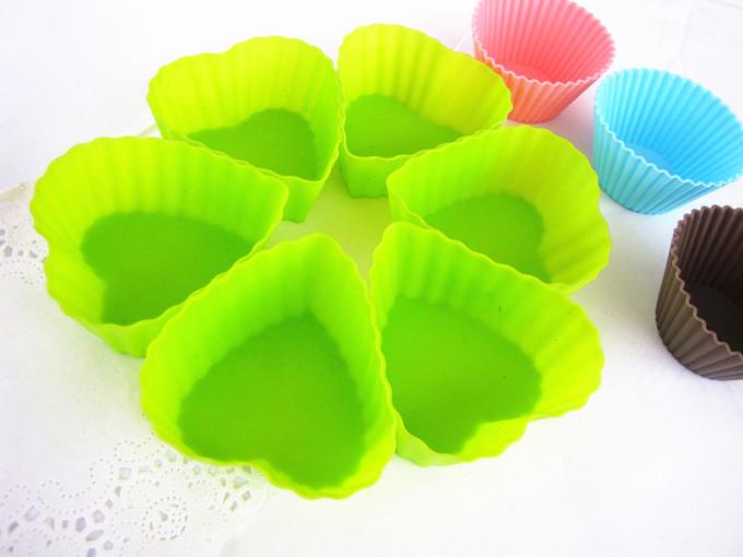 本公司生产的硅胶模具为gâteau，规格为250吨，规格为300，