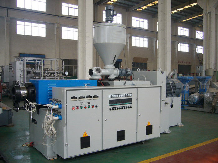 37KW PLC劈刀器机双锥形螺杆PE和木材塑料