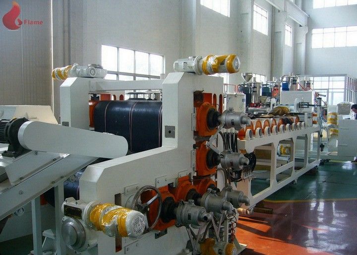 720mm宽五辊PVC压延机，PLC控制触摸屏